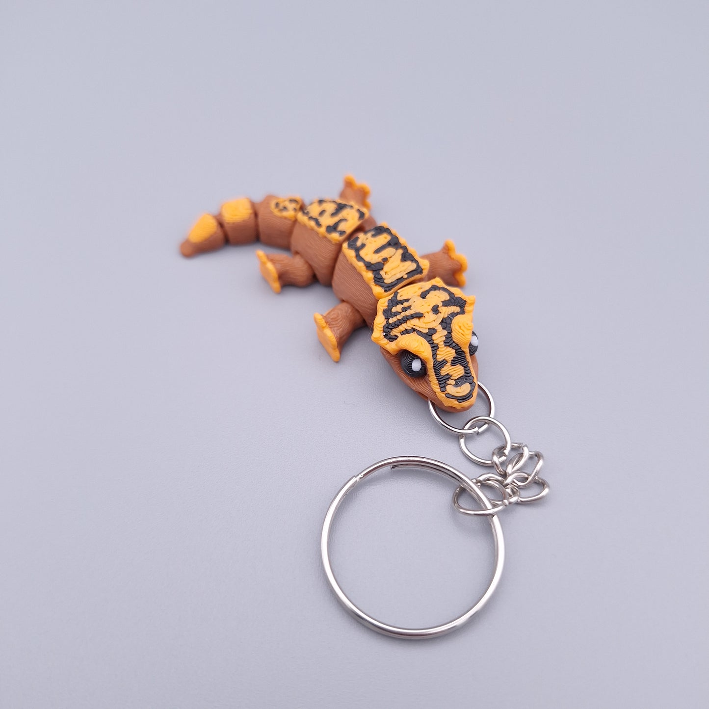 Mini gecko fidget keychain with long tail