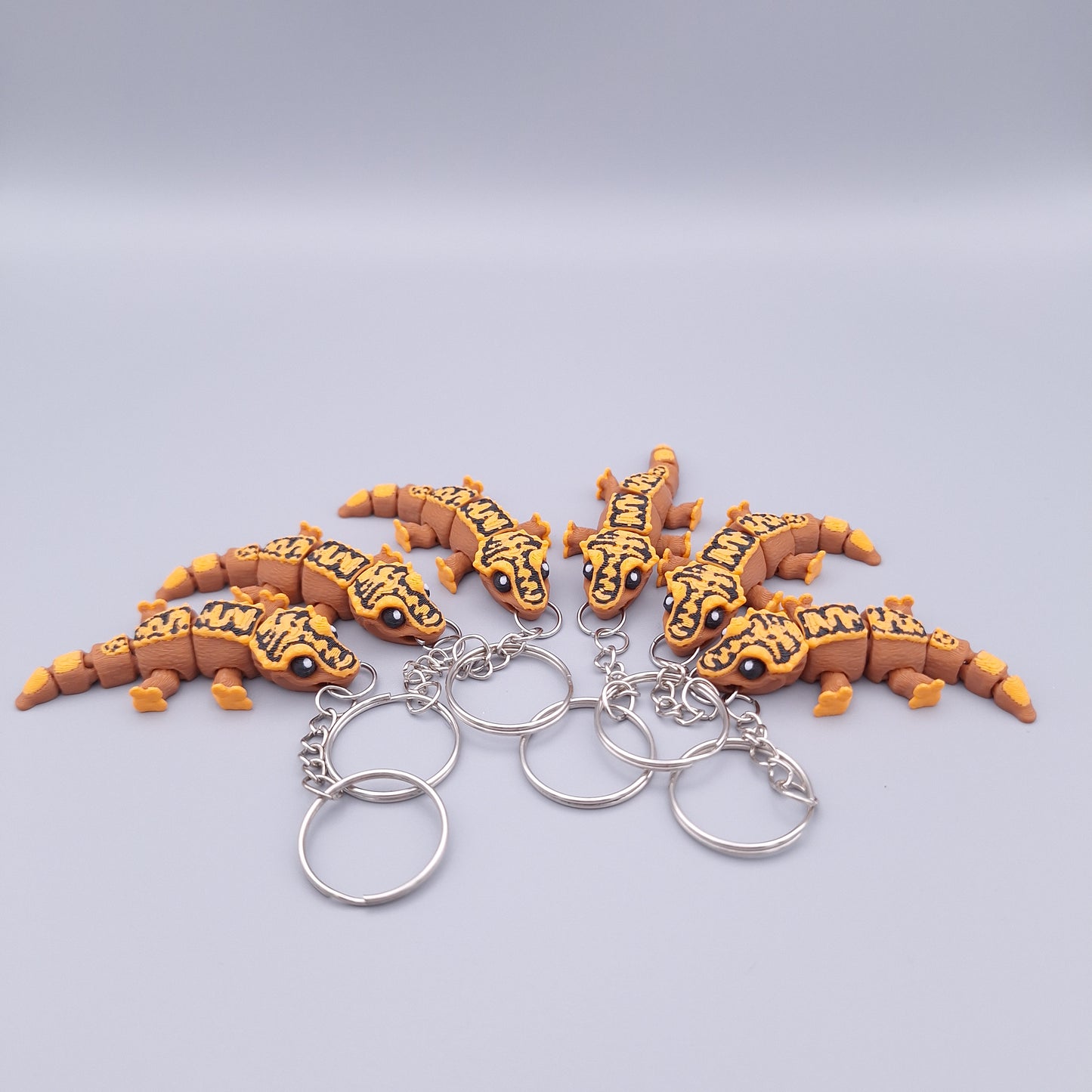 Mini gecko fidget keychain with long tail