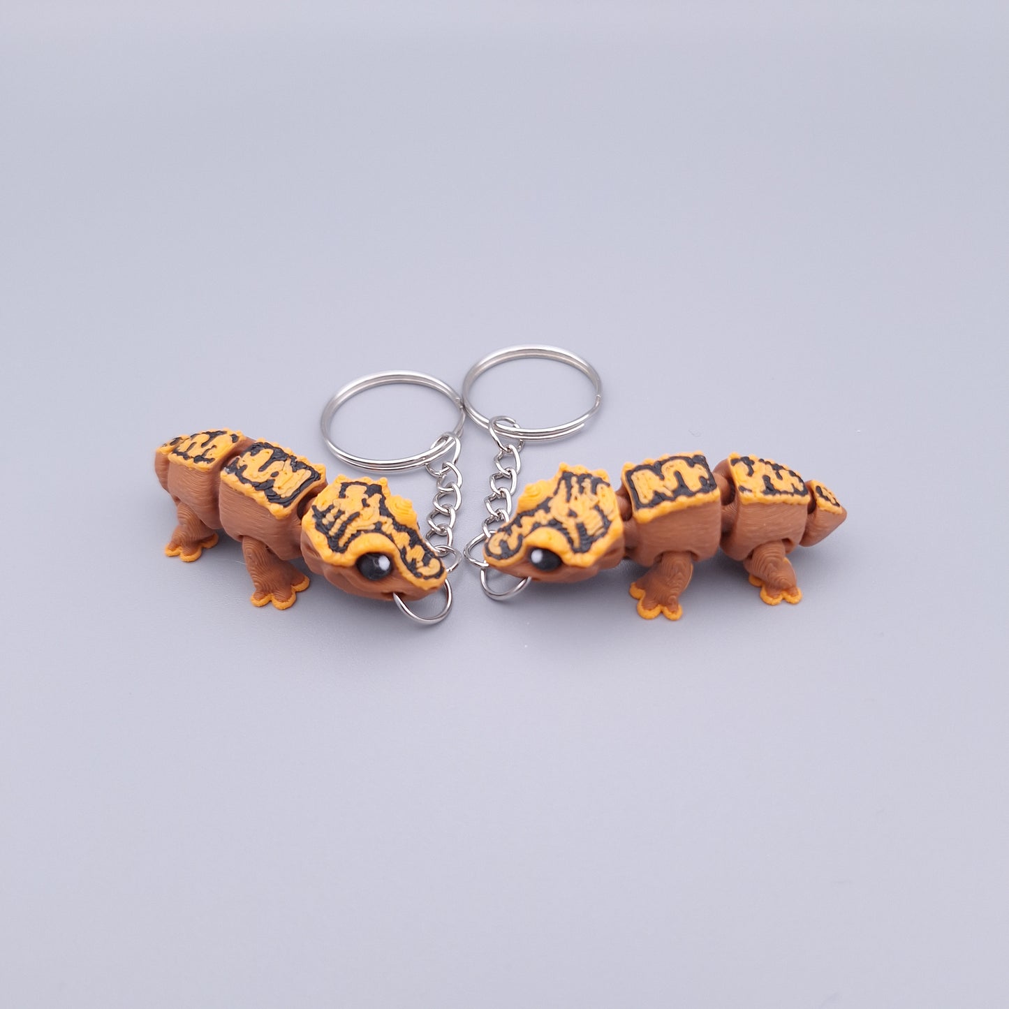 Mini gecko fidget keychains with short tails